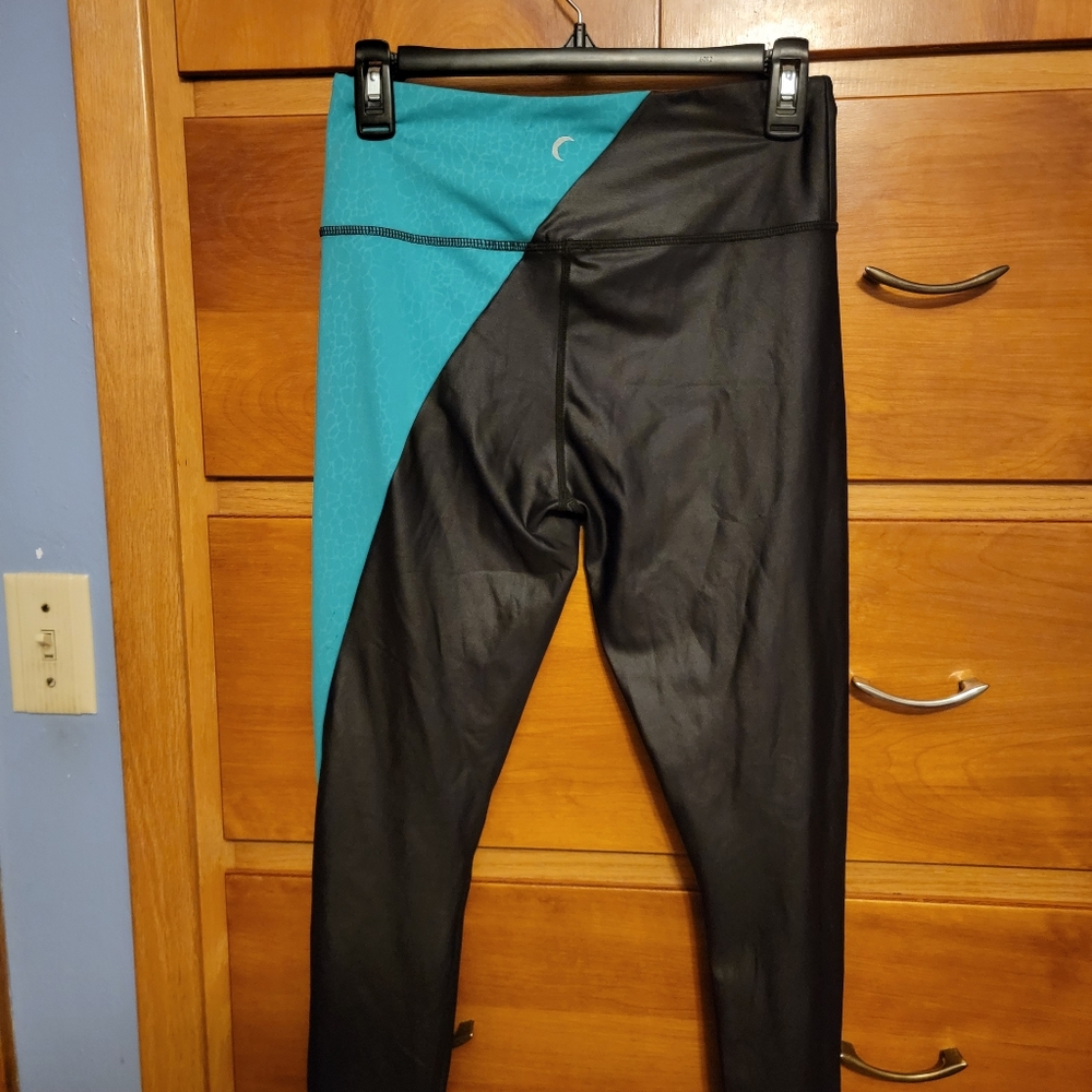 Zyia teal and black metallic leggings, size 8/10 - Picture 4 of 5
